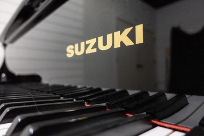 Suzuki F-410 Petite Baby Grand Piano