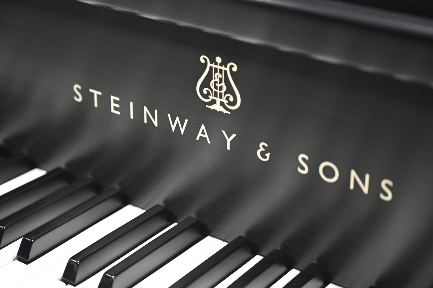 Steinway & Sons B Semi-Concert Grand Piano