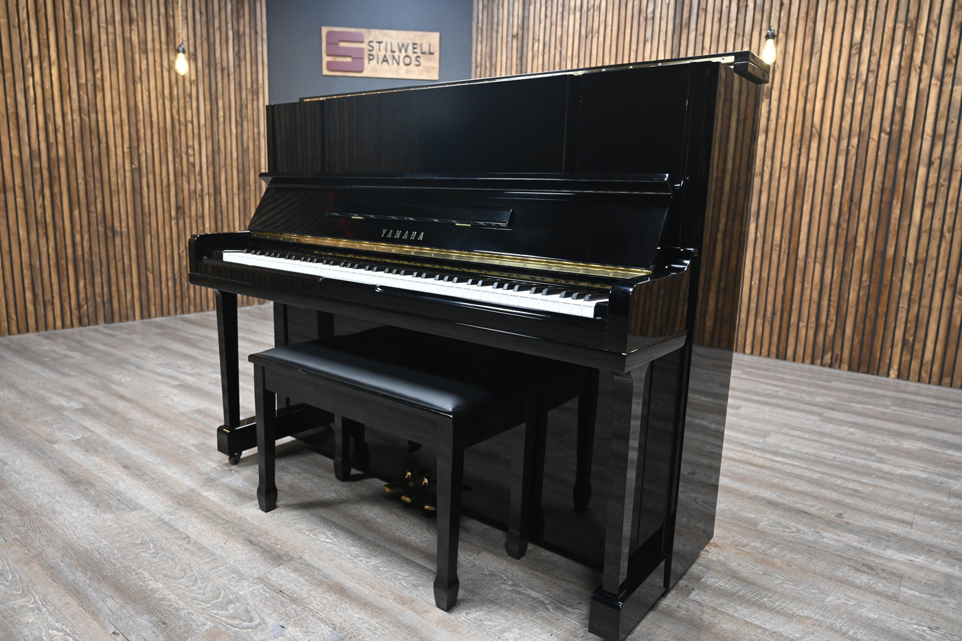 Yamaha UX10 B1 Upright Piano