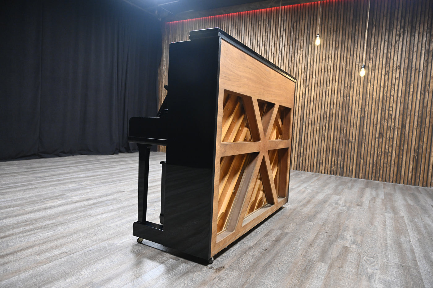 Yamaha UX10 B1 Upright Piano