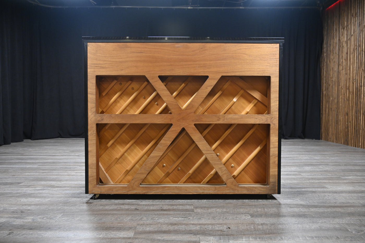 Yamaha UX10 B1 Upright Piano