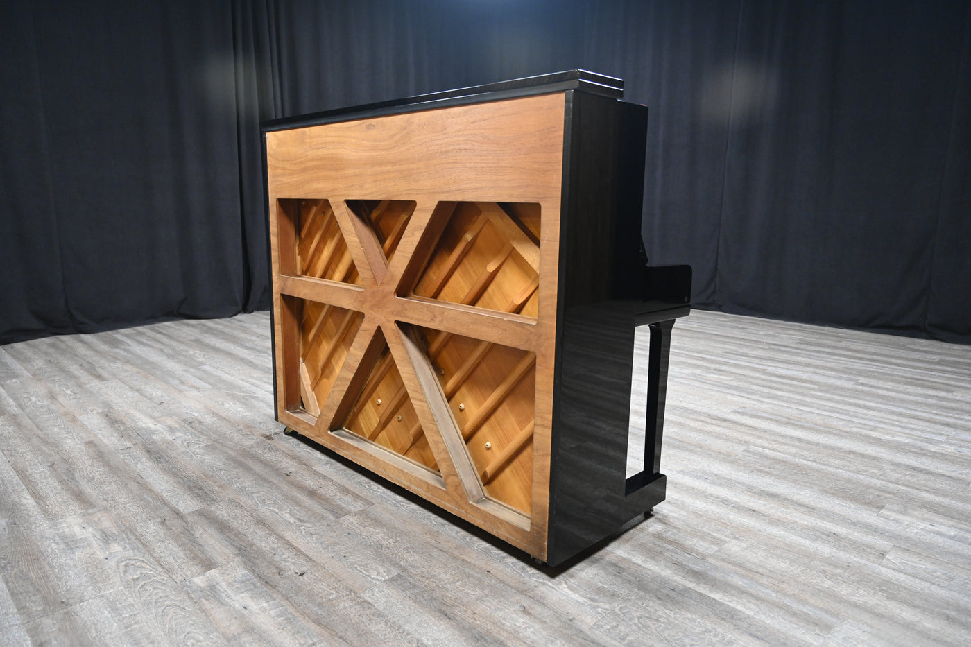 Yamaha UX10 B1 Upright Piano