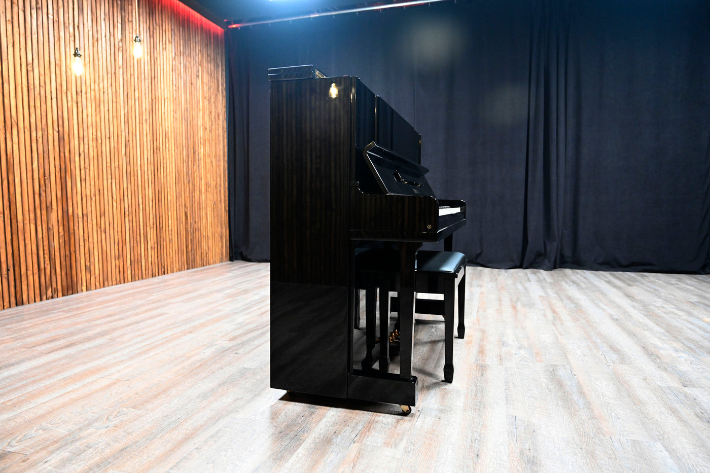 Yamaha UX10 B1 Upright Piano