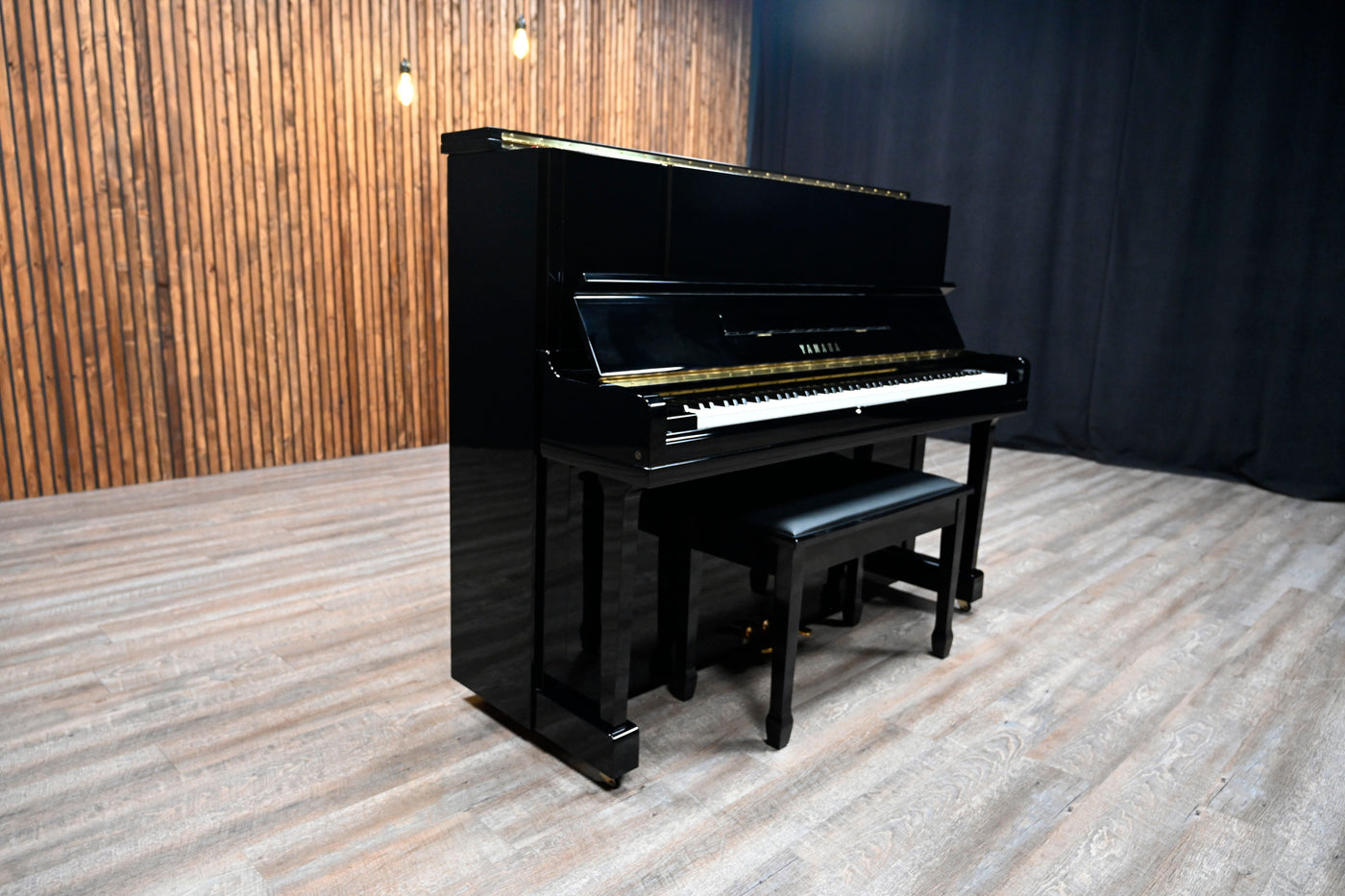 Yamaha UX10 B1 Upright Piano