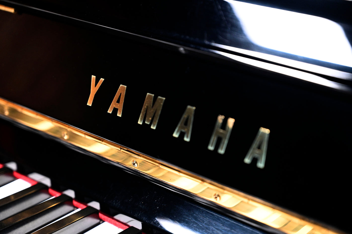 Yamaha UX10 B1 Upright Piano