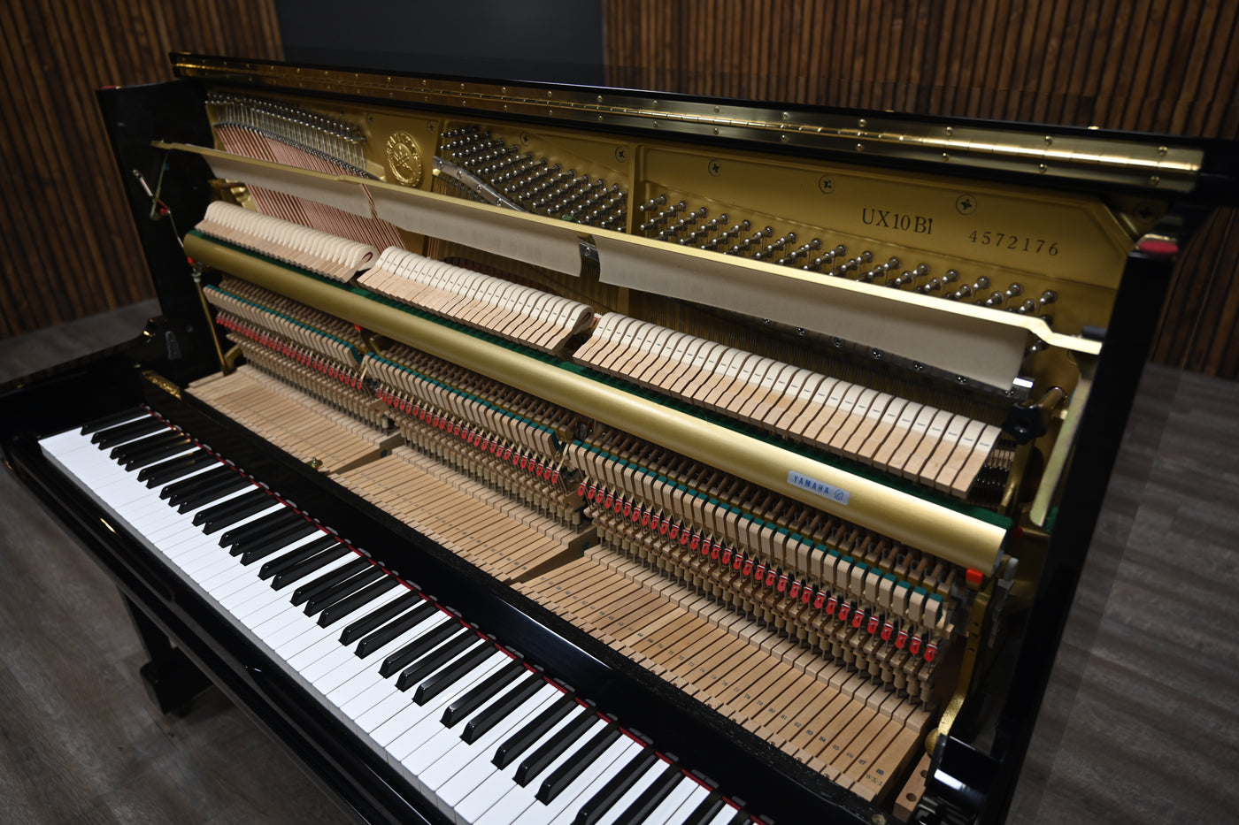 Yamaha UX10 B1 Upright Piano