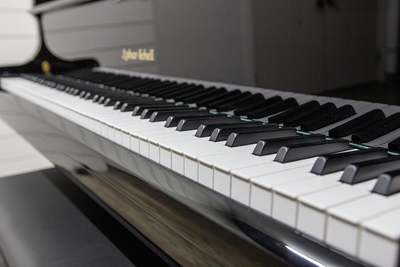 Lothar Schell 165C Baby Grand Piano